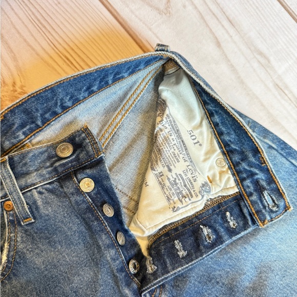 Levi's womans Straight Blue Jeans - Picture 2 of 6